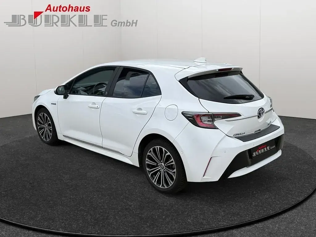 Gebraucht Toyota Corolla Hybrid Team 98 PS (72 kW) 2020 Weiß Limousine