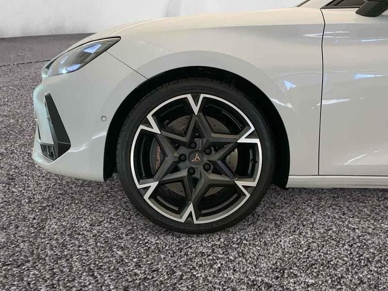 Neu Cupra Leon VZ 333 PS (244 kW) 2026 Weiß Limousine
