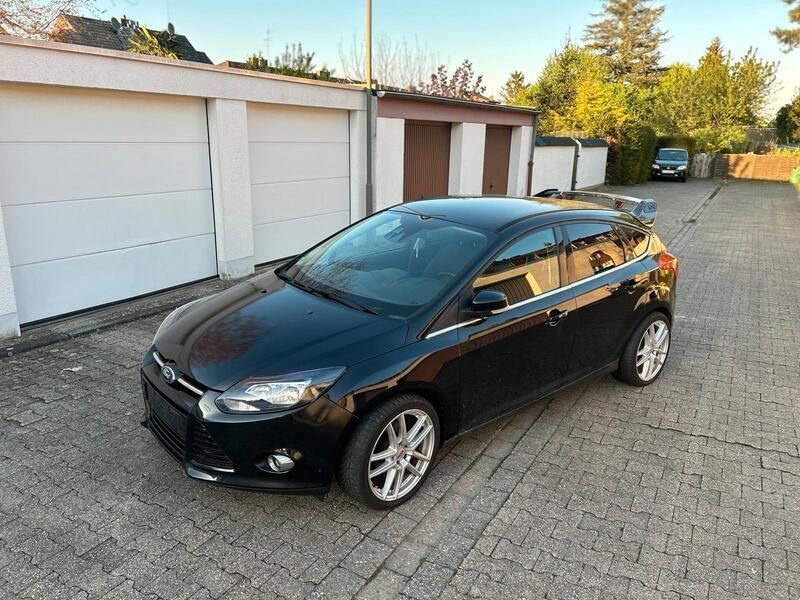 Schwarz Gebraucht 2011 Ford Focus Limousine | 4.700 € - Bild 1/4