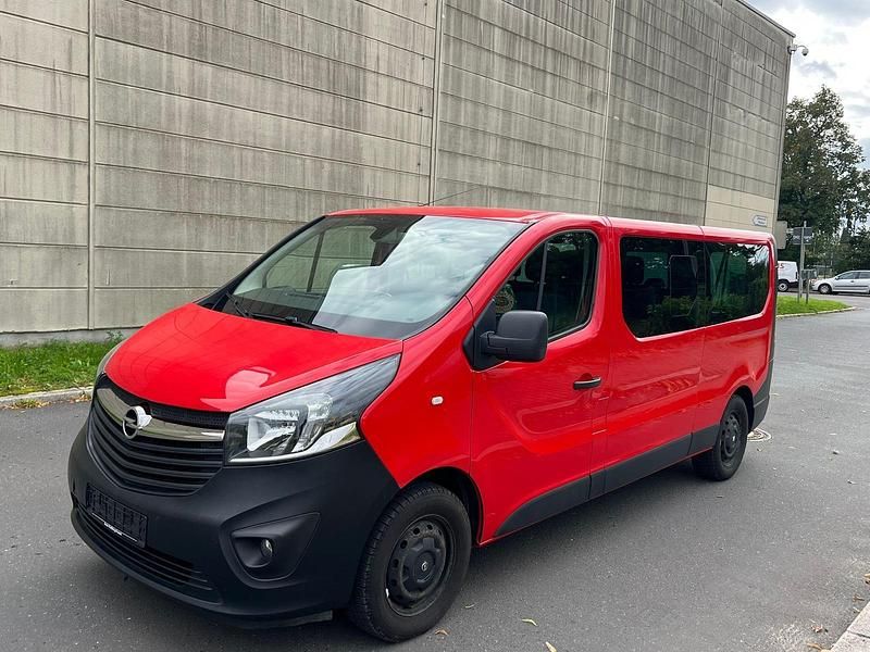 Rot Gebraucht 2015 Opel Vivaro Van | 8.200 € (Superpreis) - Bild 1/4