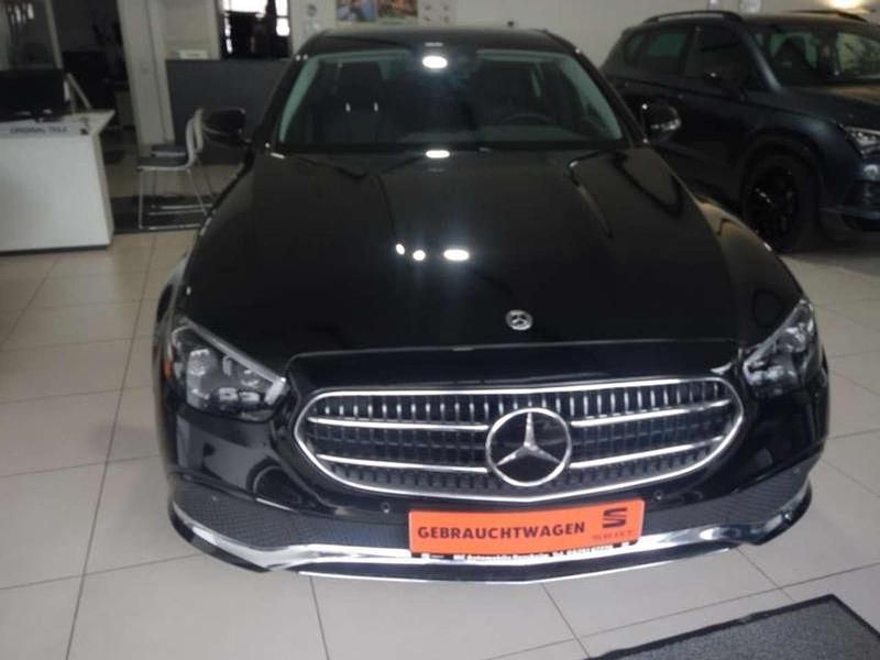 Gebraucht Mercedes E300 194 PS (142 kW) 2021 Obsidianschwarz  metalliclack Limousine