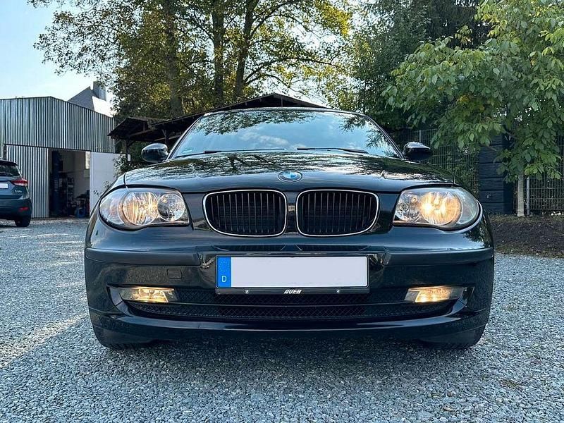 Gebraucht BMW 116 122 PS (89 kW) 2008 Schwarz Kleinwagen