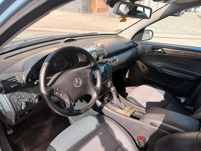 Gebraucht Mercedes C200 122 PS (89 kW) 2006 Blau Limousine