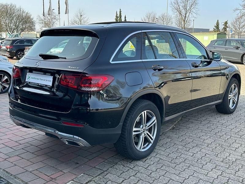 Gebraucht Mercedes GLC300e 306 PS (225 kW) 2022 Schwarz SUV