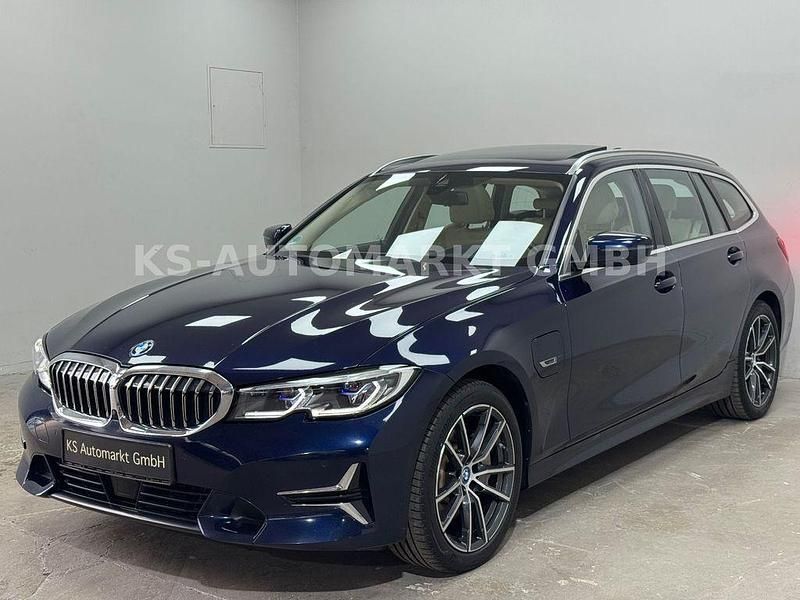 Gebraucht BMW 330e Performance 292 PS (214 kW) 2022 Blau Limousine