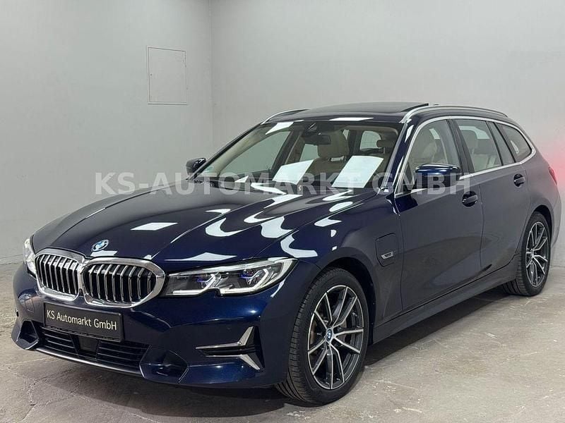 Blau Gebraucht 2022 BMW 330e Performance Limousine | 27.850 € (Guter Preis) - Bild 1/4