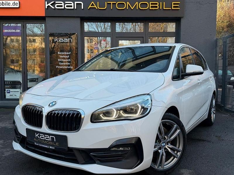Weiß Gebraucht 2018 BMW 220 Active Tourer Sport Line Van / Kleinbus | 16.999 € (Etwas zu teuer) - Bild 1/4