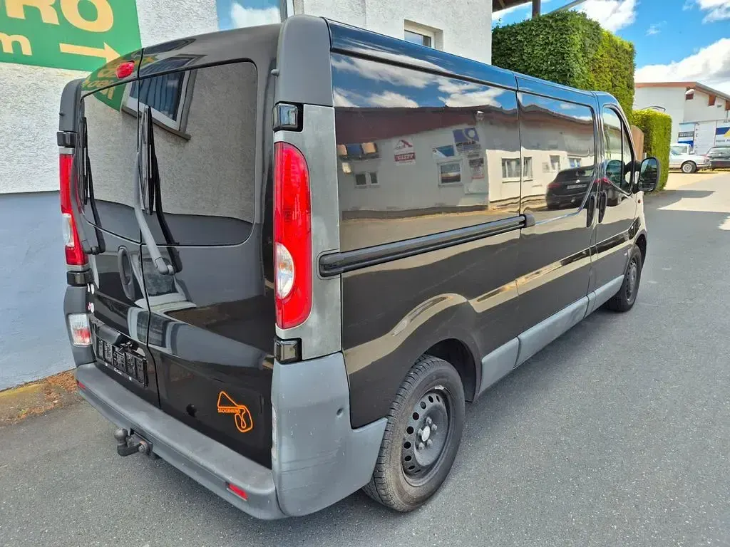 Gebraucht Opel Vivaro 114 PS (83 kW) 2008 Schwarz Van / Kleinbus