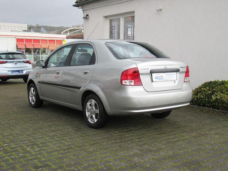 Gebraucht Chevrolet Kalos SX 94 PS (69 kW) 2005 Grau (metallic) Limousine