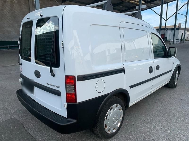 Usata Opel Combo 75 CV (55 kW) 2011 Bianco Monovolume