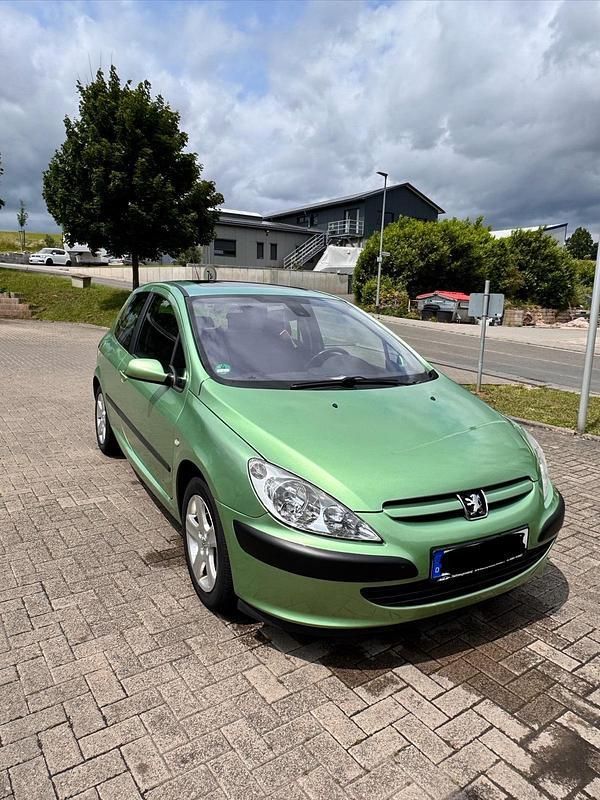 Grün Gebraucht 2004 Peugeot 307 Kleinwagen | 4.700 € - Bild 1/4
