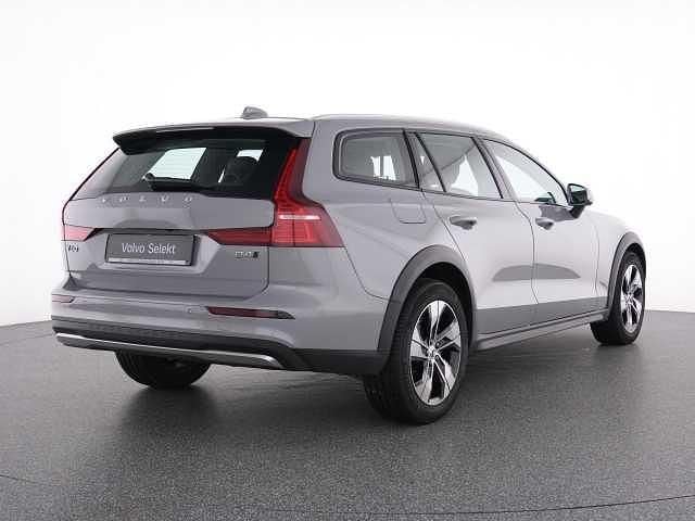 Gebraucht Volvo V60 CC 145 PS (106 kW) 2023 Kombi
