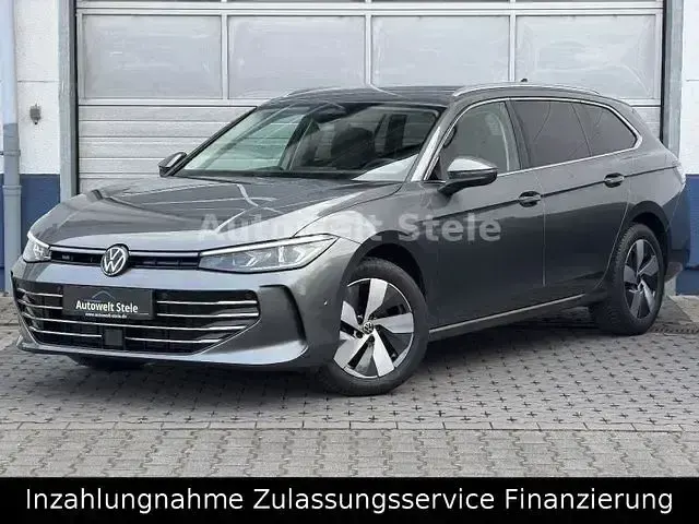 Gebraucht VW Passat Elegance 150 PS (110 kW) 2025 Grau Kombi
