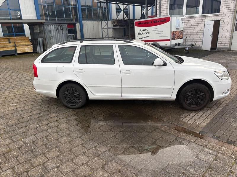 Gebraucht Skoda Octavia 140 PS (102 kW) 2011 Weiß Kombi