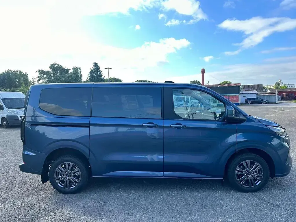 Neu Ford Tourneo Custom Titanium 170 PS (125 kW) 2025 Blau Van
