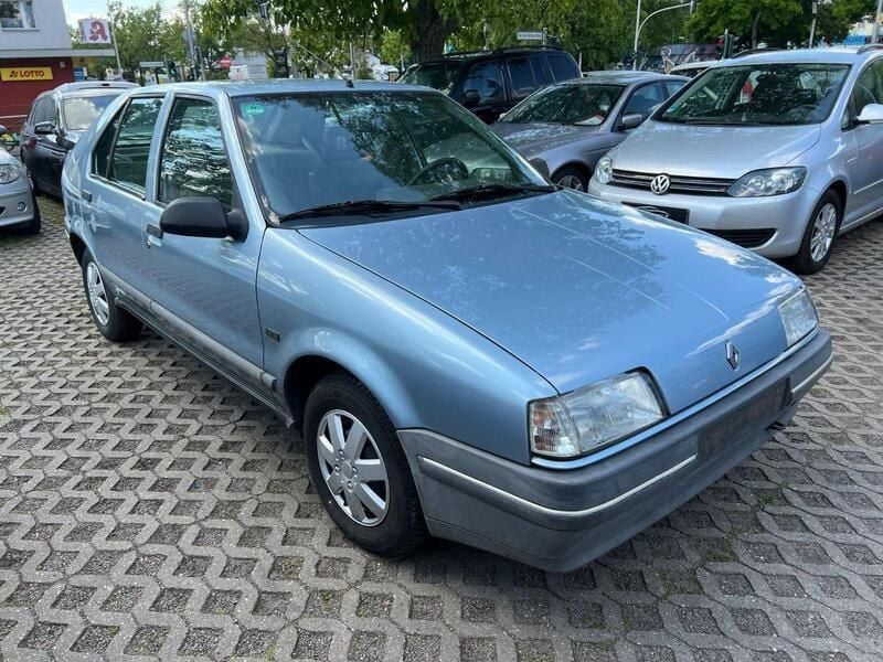 Blau Gebraucht 1990 Renault 19 Kleinwagen | 1.990 € - Bild 1/4