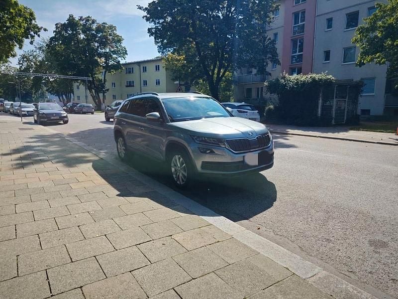 Grau Gebraucht 2018 Skoda Kodiaq Style SUV | 19.800 € (Guter Preis) - Bild 1/4