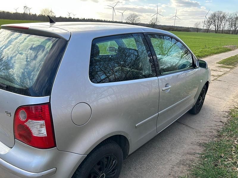 Gebraucht VW Polo 75 PS (55 kW) 2003 Silber Kleinwagen