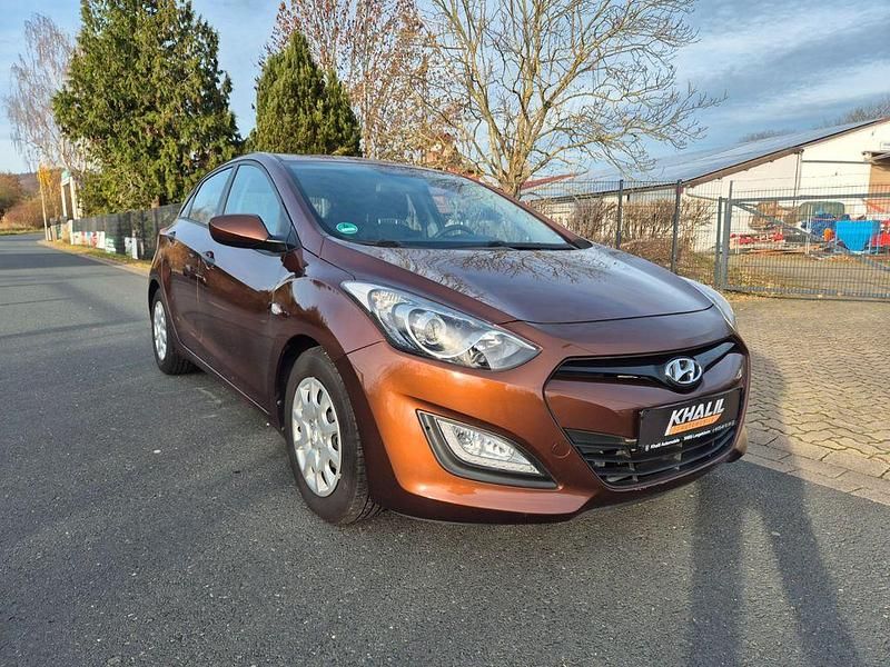 Braun Gebraucht 2013 Hyundai i30 Classic Limousine | 7.900 € (Fairer Preis) - Bild 1/4