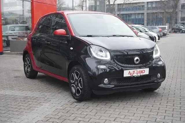 Gebraucht Smart ForFour Passion 71 PS (52 kW) 2018 Schwarz / rot uni Kleinwagen