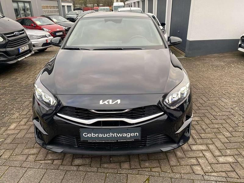 Gebraucht Kia Ceed 140 PS (102 kW) 2024 Zilina schwarz Kleinwagen