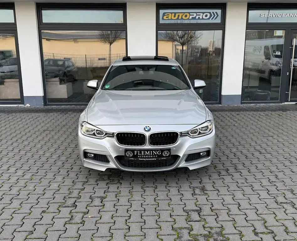 Gebraucht BMW 330 M Sport 258 PS (189 kW) 2016 Silber Limousine