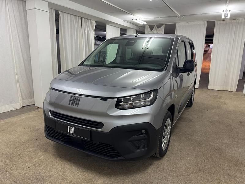Neu Fiat Doblò 131 PS (96 kW) 2026 Grau Van / Kleinbus