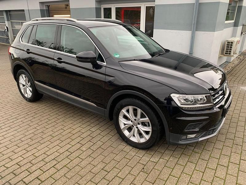 Schwarz Gebraucht 2018 VW Tiguan Comfortline SUV | 19.990 € (Guter Preis) - Bild 1/4