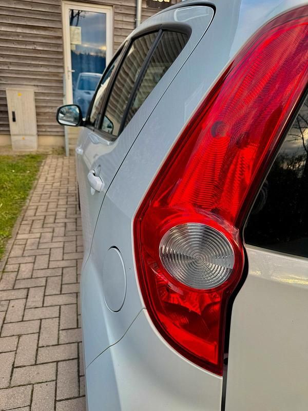 Gebraucht Opel Agila 68 PS (50 kW) 2014 Weiß Kleinwagen