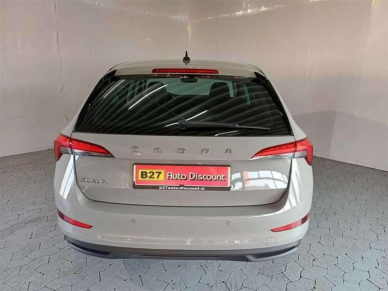 Gebraucht Skoda Scala Clever 150 PS (110 kW) 2022 Grau Kleinwagen