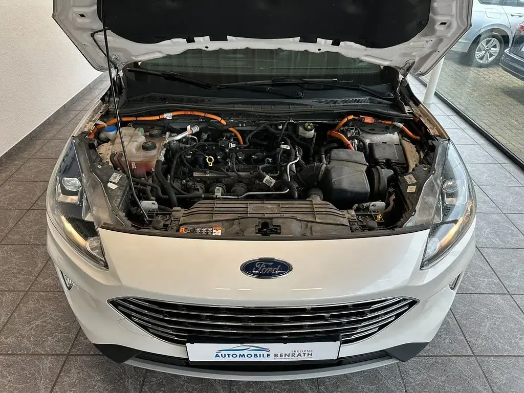 Gebraucht Ford Kuga Titanium 152 PS (111 kW) 2021 Weiß SUV