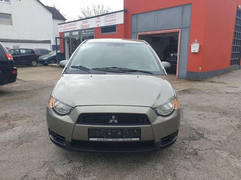 Gebraucht Mitsubishi Colt Motion 95 PS (69 kW) 2012 Grau Kleinwagen