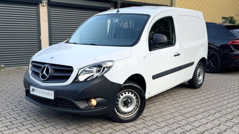 Weiß Gebraucht 2021 Mercedes Citan 108 Van / Kleinbus | 12.950 € (Guter Preis) - Bild 1/4