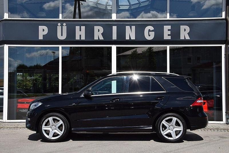 Schwarz Gebraucht 2012 Mercedes ML350 Edition 1 SUV | 24.900 € - Bild 1/4