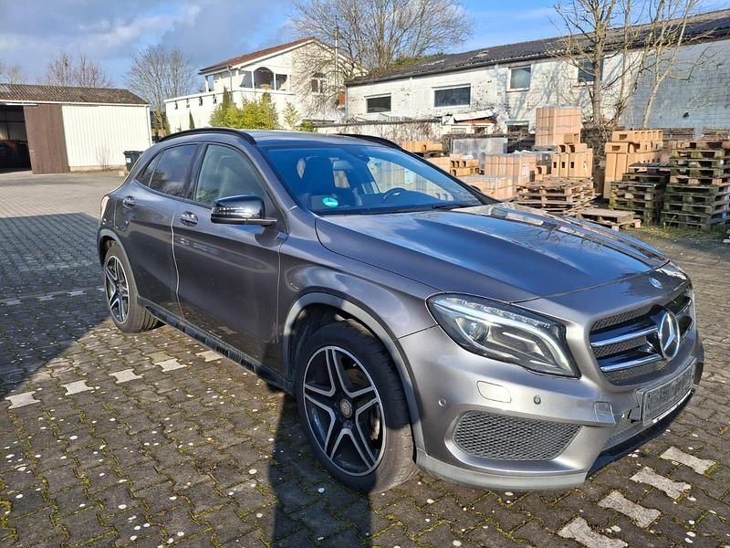 Gebraucht Mercedes GLA220 AMG 170 PS (125 kW) 2015 Grau SUV