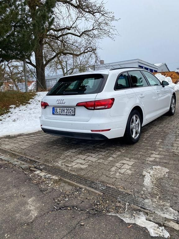 Second-hand Audi A4 Basis 150 CP (110 kW) 2018 Alb Break