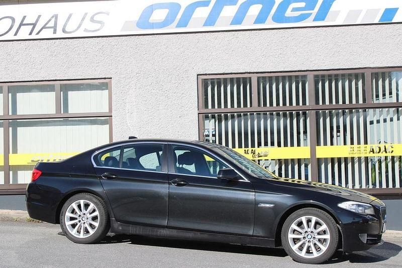 Schwarz Gebraucht 2010 BMW 523 Limousine | 6.400 € (Superpreis) - Bild 1/4