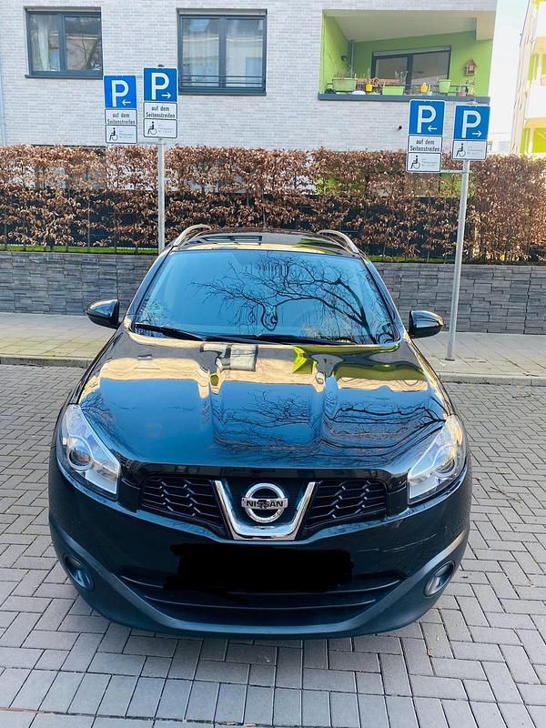 Schwarz Gebraucht 2011 Nissan Qashqai SUV | 8.500 € (Etwas zu teuer) - Bild 1/4