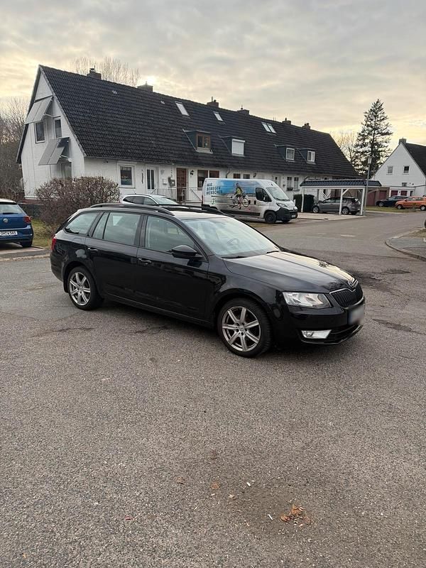 Gebraucht Skoda Octavia 150 PS (110 kW) 2015 Schwarz Kleinwagen