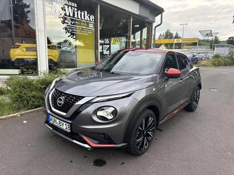 Dark grey (m)/fuji sunset red Gebraucht 2023 Nissan Juke SUV | 20.800 € (Etwas zu teuer) - Bild 1/4