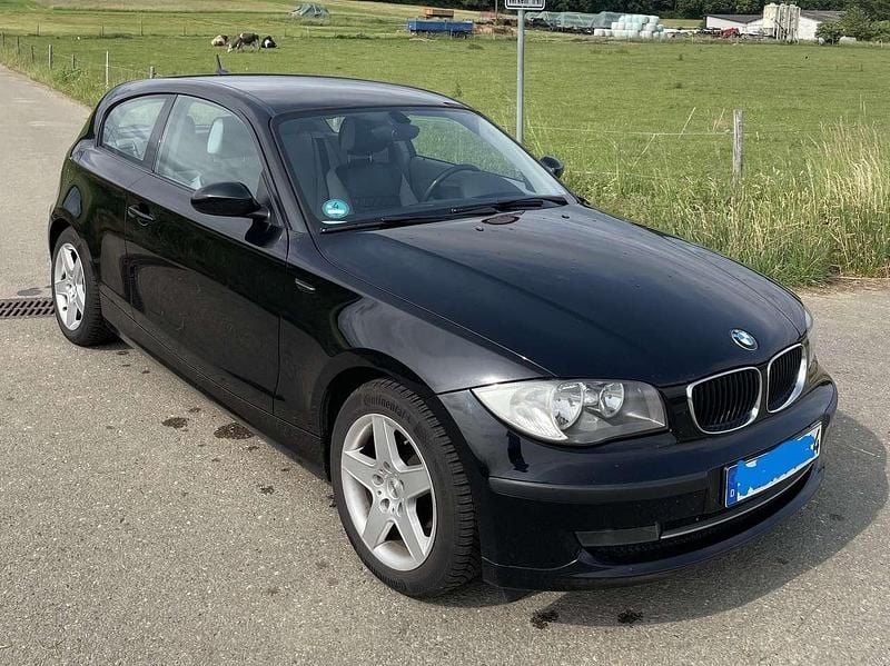 Schwarz Gebraucht 2009 BMW 116 Kleinwagen | 2.900 € (Superpreis) - Bild 1/4