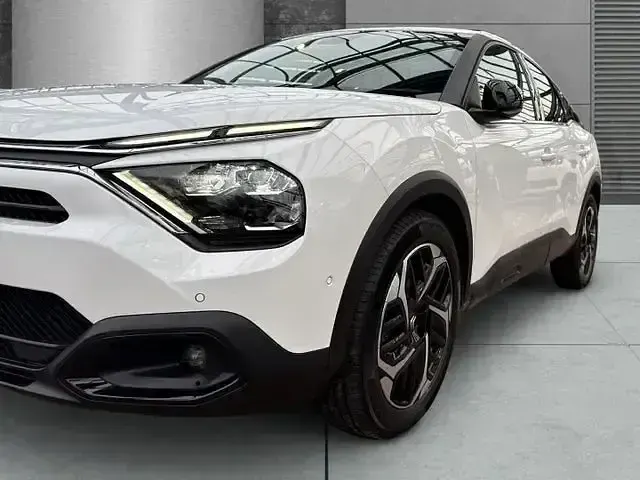 Używany Citroën C4 PureTech 131 KM (96 kW) 2023 Biały Sedan/Limuzyna