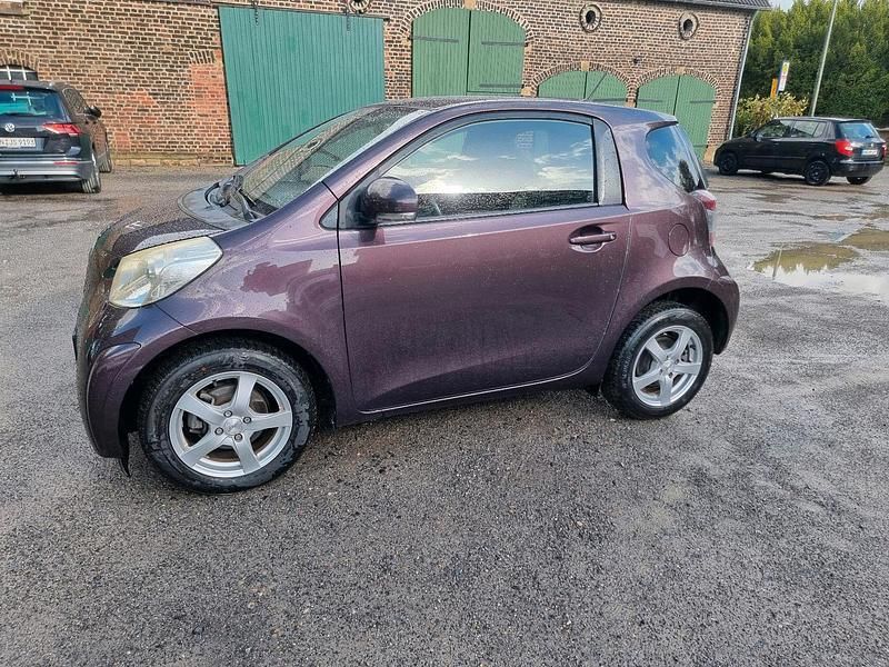 Violet Gebraucht 2010 Toyota iQ Kleinwagen | 3.600 € (Guter Preis) - Bild 1/4
