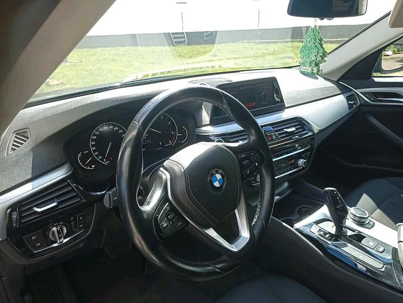 Gebraucht BMW 520 190 PS (139 kW) 2018 Schwarz Kombi