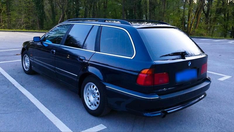 Second-hand BMW 520 150 CP (110 kW) 1999 Albastru Break