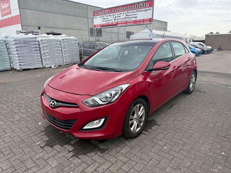 Rot Gebraucht 2013 Hyundai i30 Classic Limousine | 4.299 € (Etwas zu teuer) - Bild 1/4