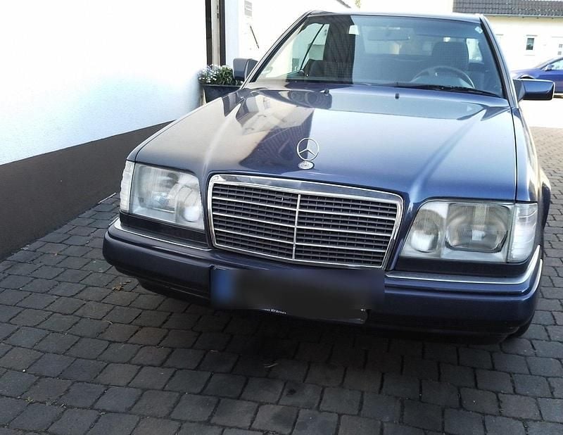 Blau Gebraucht 1994 Mercedes 220 Coupé | 11.600 € - Bild 1/4