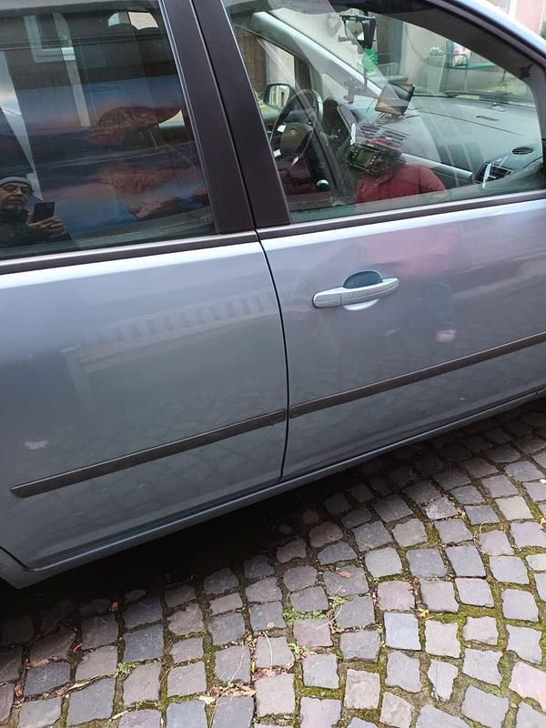 Gebraucht Ford Focus Trend 145 PS (106 kW) 2005 Blau Kombi