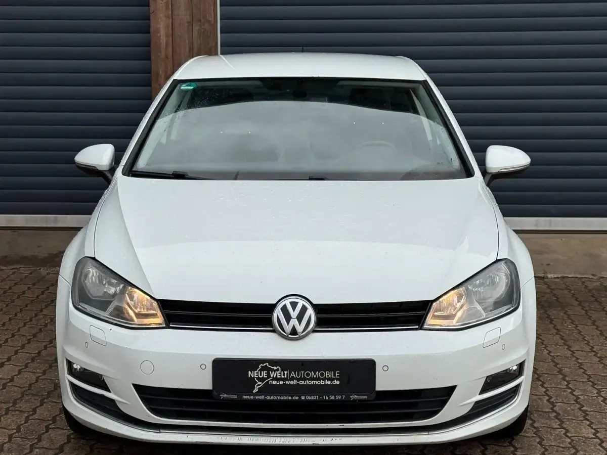 Gebraucht VW Golf VII LOUNGE 110 PS (80 kW) 2015 Weiß Limousine