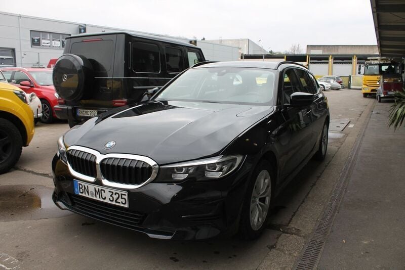 Schwarz Gebraucht 2021 BMW 318 Advantage Limousine | 20.950 € (Superpreis) - Bild 1/4